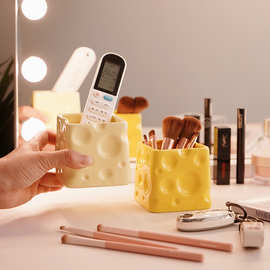 80格笔筒 创意收纳新宠与化妆品批发的完美结合
